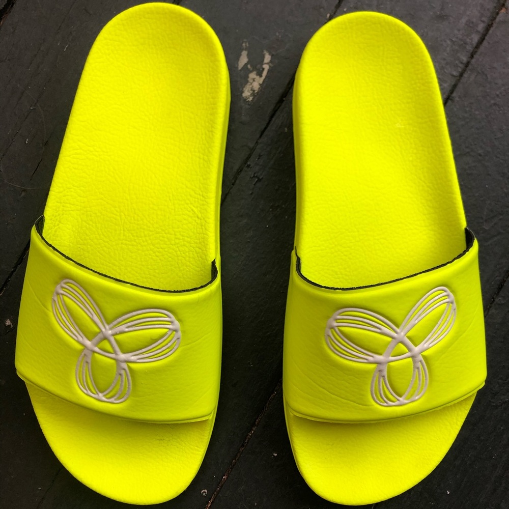 Aritzia TNA Perfect Pool Slides Sz 8